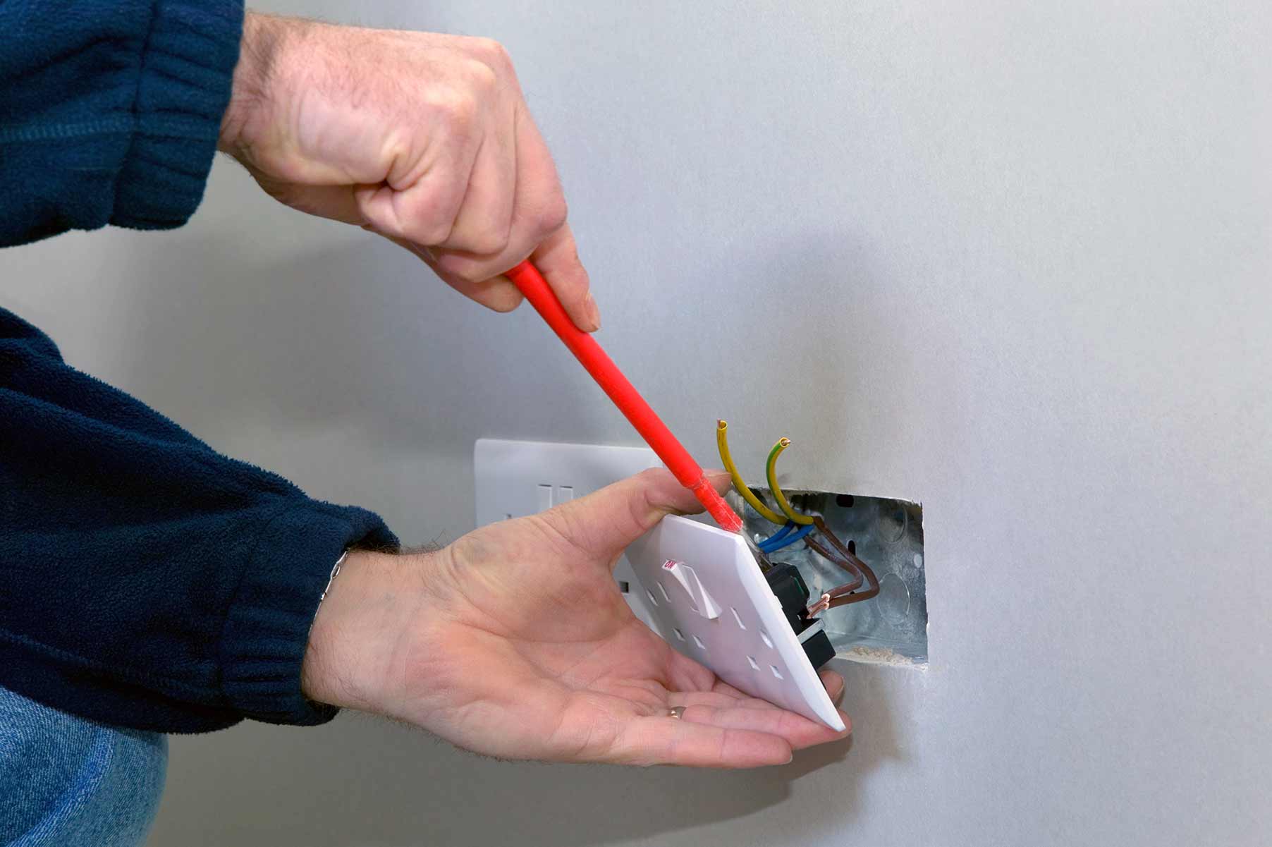 Our electricians can install plug sockets for domestic and commercial proeprties in Bloxwich and the local area. 